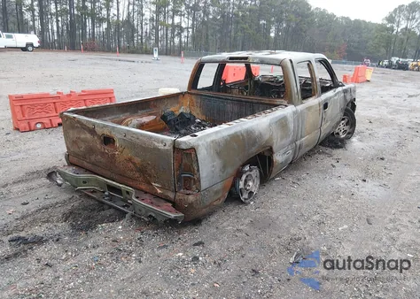 2000 Chevrolet Silverado 1500 Ls z USA, uszkodzony, nr VIN 1GCEK19T6YE214363